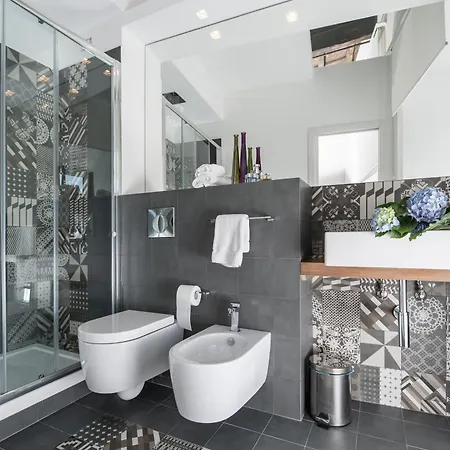 First Floor - Boutique Rom