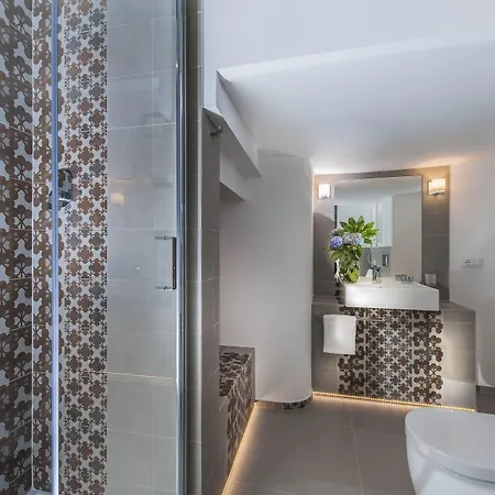 First Floor - Boutique Rom