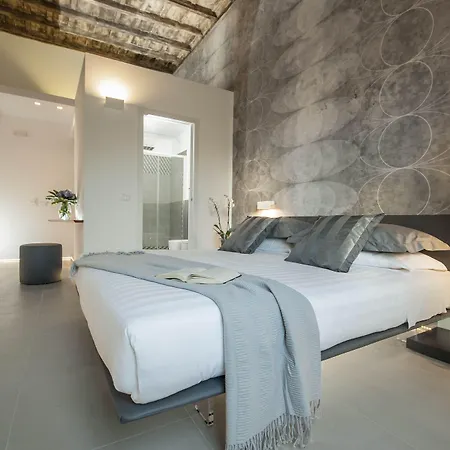 First Floor - Boutique 4*