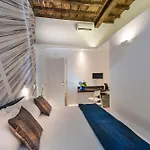 בית הארחה First Floor - Boutique 4*