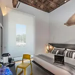 First Floor - Boutique Rom